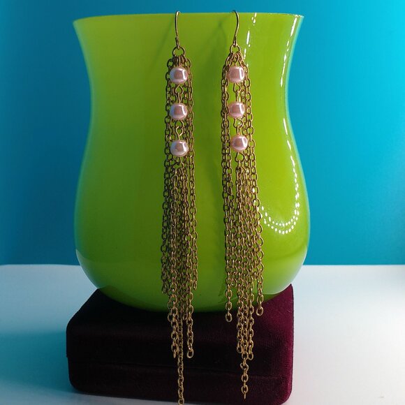 Pink pearl with fine chains dangle earrings - Picture 5 of 7